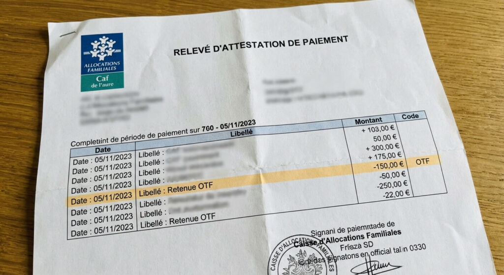 Retenue OTF sur votre relevé CAF : Que signifie cette saisie ? 1 Relevé d'attestation de paiement de la Caisse d'Allocations Familiales affichant une ligne de retenue financière avec le code OTF