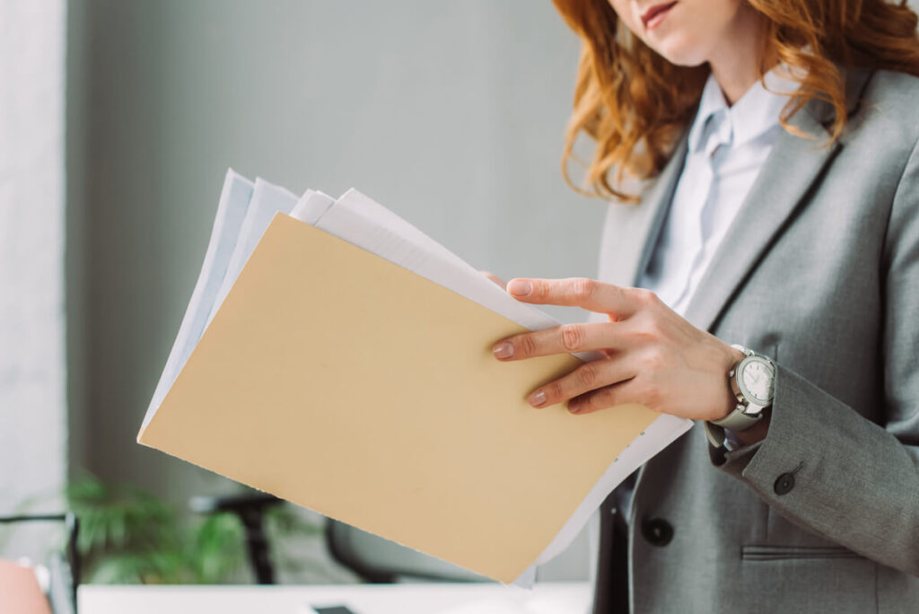 Dossier de preuves et de témoignages pour un signalement aux ressources humaines.