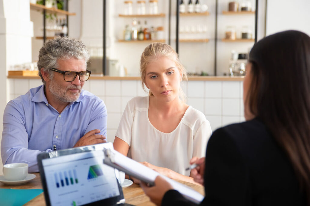 Partir vivre à l'étranger : ce que change votre départ sur le plan fiscal 4 Un rendez-vous avec un conseiller fiscal pour analyser l'impact d'un départ à l'étranger sur ses biens.