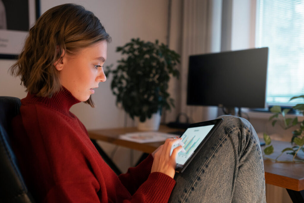 Sécuriser ses revenus en freelance : la solution du portage salarial 4 Une interface numérique de gestion d'activité simplifiée pour un travailleur indépendant porté.