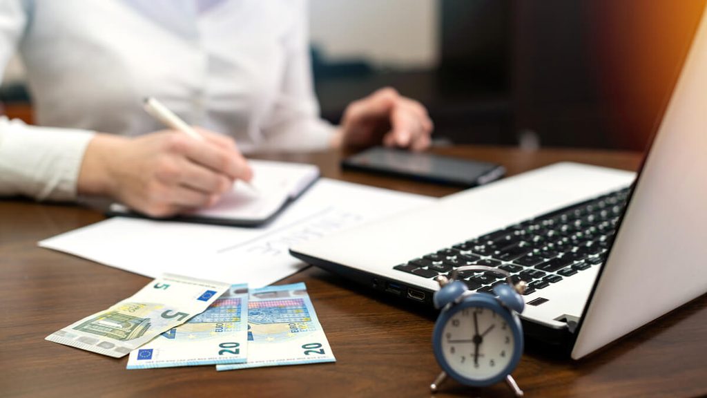 Décompte de salaire luxembourgeois avec cotisations sociales CCSS et retenue d'impôt à la source.