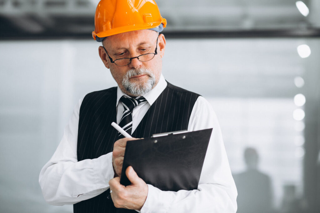 Inspection professionnelle évaluant la régularité d'une aide bénévole dans un local commercial.
