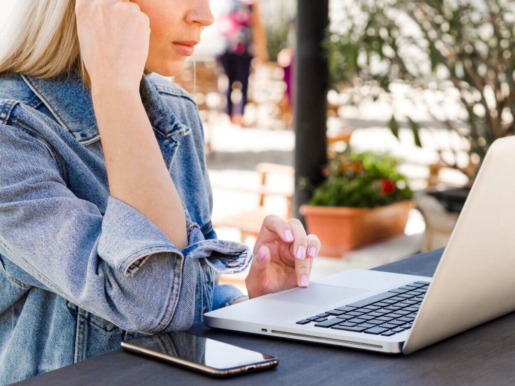 Prêt personnel en ligne : comprendre son fonctionnement et ses usages 4 Validation et signature électronique rapide d'un contrat de prêt personnel en ligne.