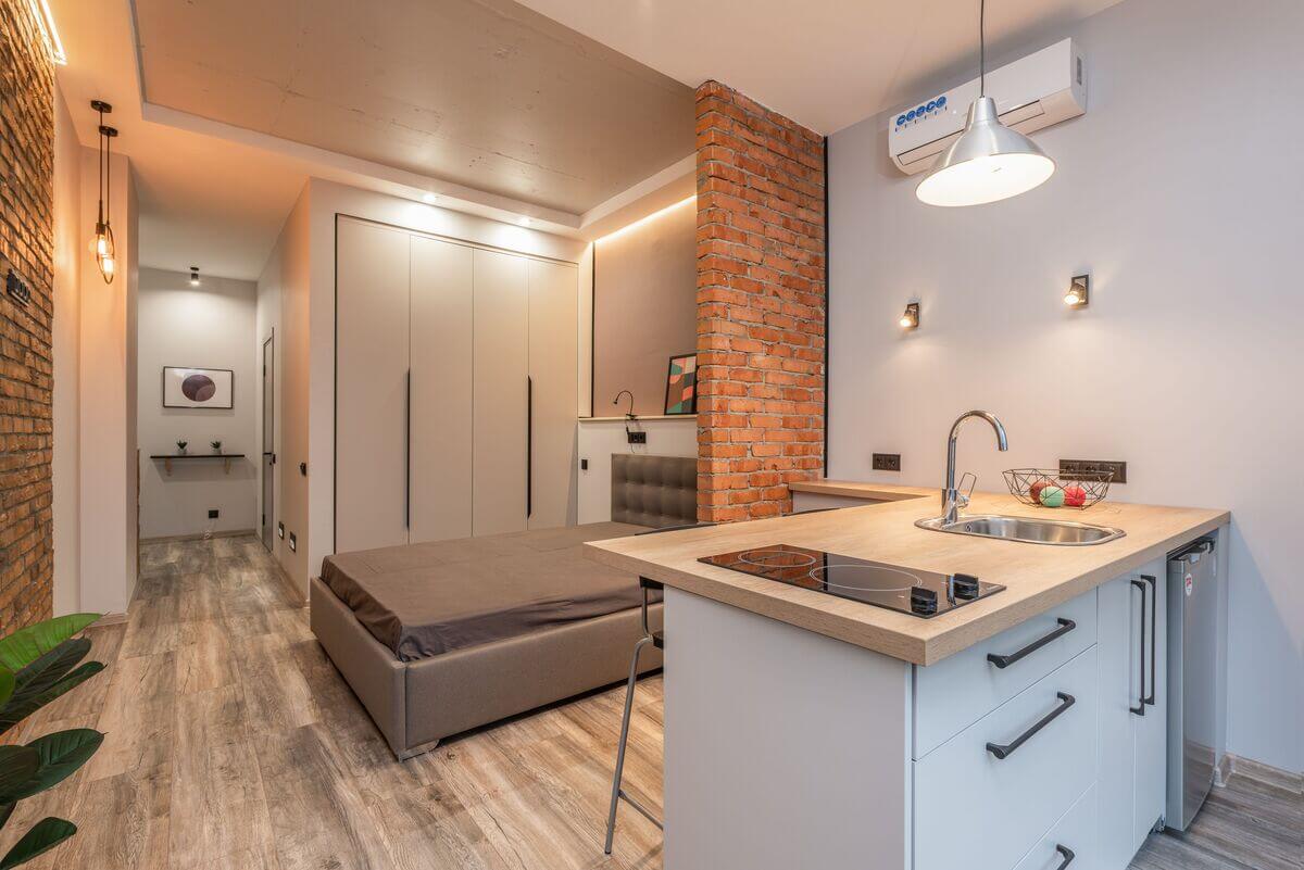 Intérieur d'un studio étudiant meublé représentant un investissement immobilier patrimonial.