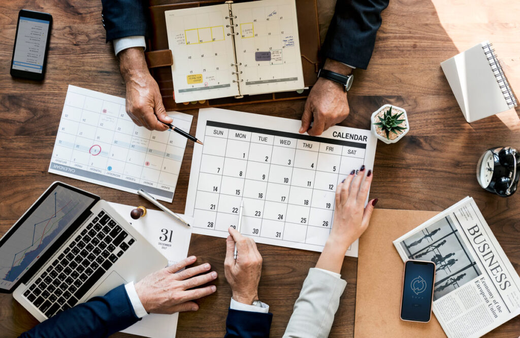Écrêtement : définition selon le domaine 2 Calendrier de gestion des ressources humaines illustrant la perte de jours de congés non pris.